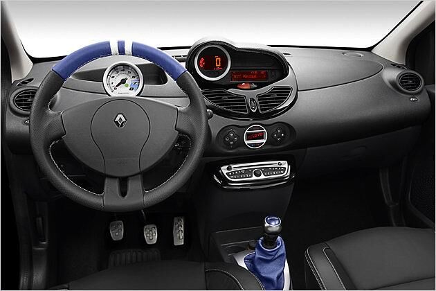 Auch der Innenraum des Twingo Gordini R.S. wird durch blaues Leder aufgewertet