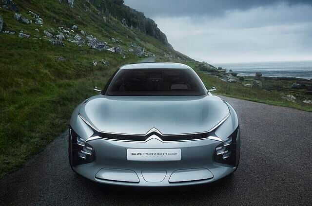 Die Tagfahrleuchten in V-Form verleihen dem Citroën CXperience einen technologischen Blick