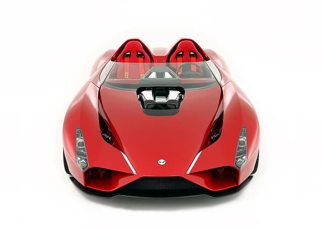 Aus der Motorhaube lugt der Luftsammler des V12