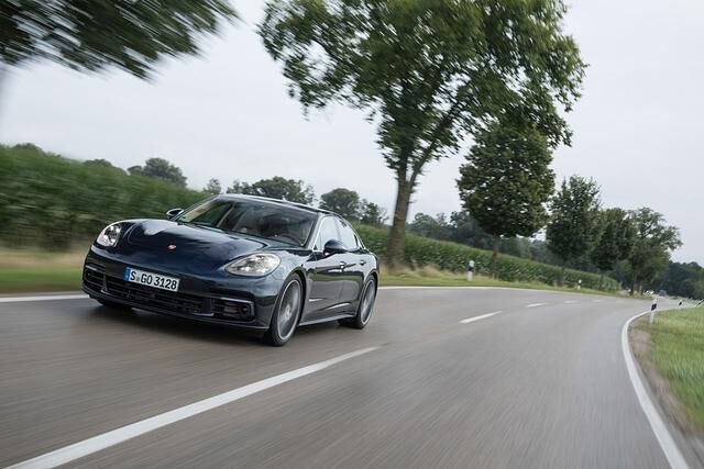 Optisch bleibt der Panamera ein Exot in der Oberklasse, ähnelt jetzt aber noch mehr dem 911er