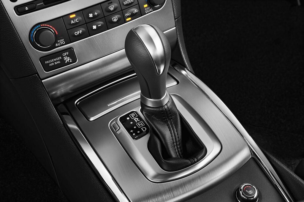 Infiniti G (Baujahr 2010) - 2 Türen Schalthebel