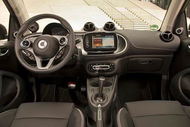 Innen tritt der Smart edel auf