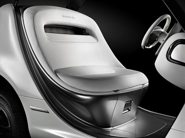 Den Stern trägt das Golf-Gefährt allerdings nicht – aus Produkthaftungsgründen. Mercedes ist auch nicht der Hersteller, sondern nur der Designer. Daher steht am Golf-Car auch nur „Mercedes-Benz...