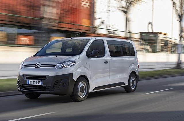 Bis zu neun Personen haben in den neuen Kombi-Versionen der französischen Transporter Jumpy (Foto) und Expert Platz