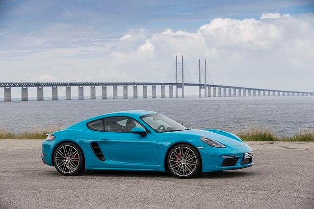 Im Idealfall rennt der 718 Cayman in 4,7 auf Tempo 100