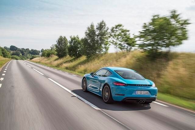 Im Nur-Cayman entwickelt ein Zwei-Liter-Aggregat 220 kW/300 PS