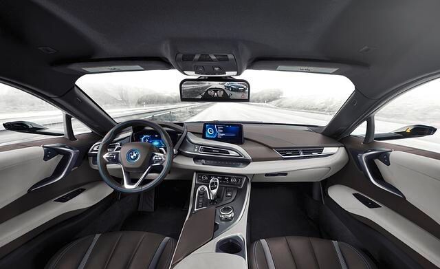 Spiegellose Autos in Japan offiziell zugelassen - Autofahren ohne Blick in den Spiegel