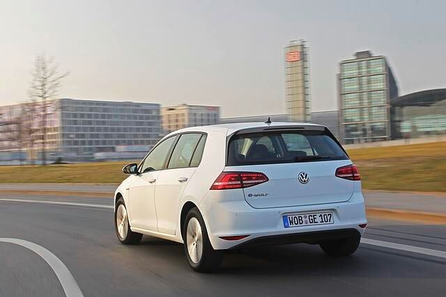 Obwohl ein Auto der Zukunft, kommt der E-Golf wie ein konventionelles Auto daher