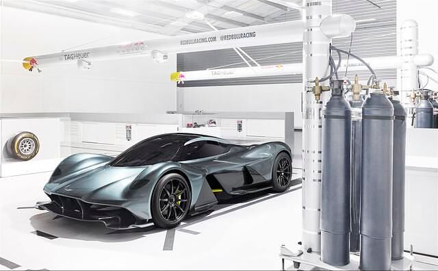 Aston Martin RB 001 - Red Bull verleiht Flügel