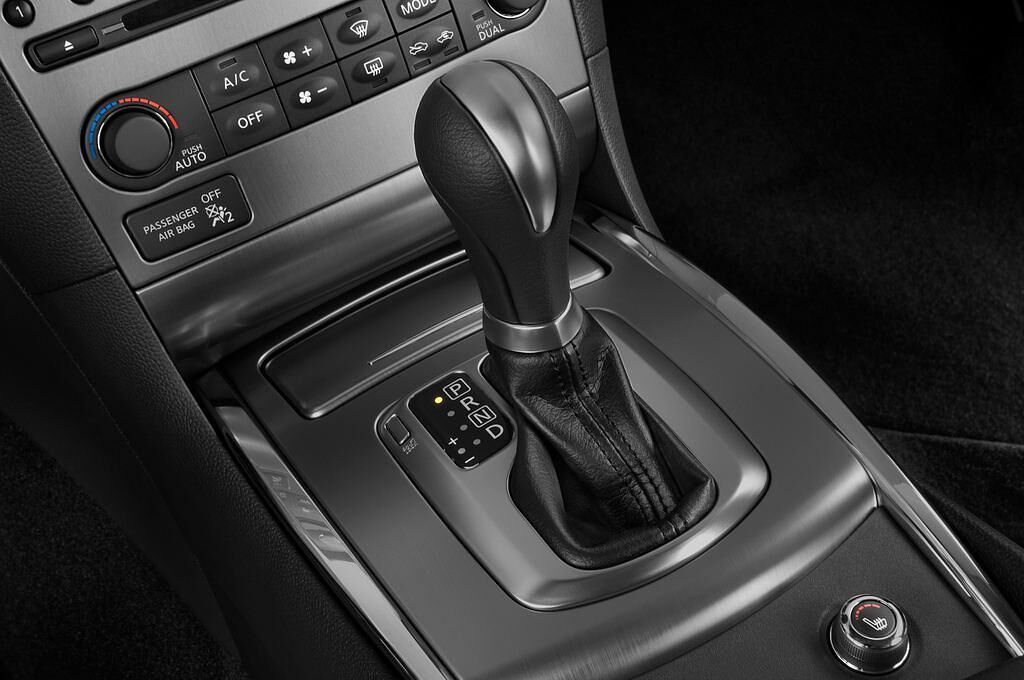 Infiniti G (Baujahr 2010) GT Premium 4 Türen Schalthebel