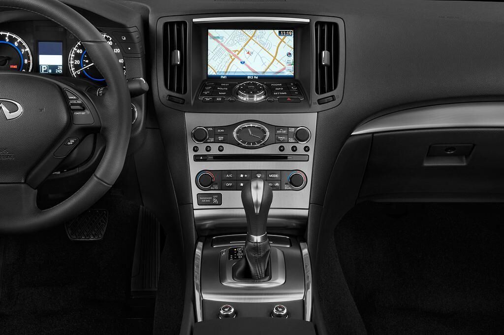 Infiniti G (Baujahr 2010) GT Premium 4 Türen Mittelkonsole
