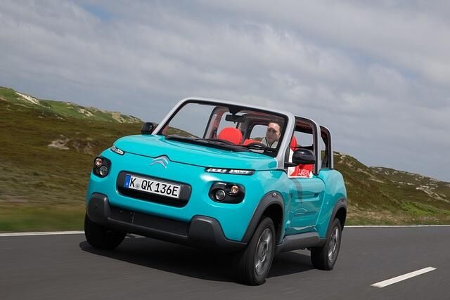 Ein echtes Spaßmobil ist der E-Mehari von Citroen, von dem erste Fahrzeuge im Juli nach Deutschland kommen