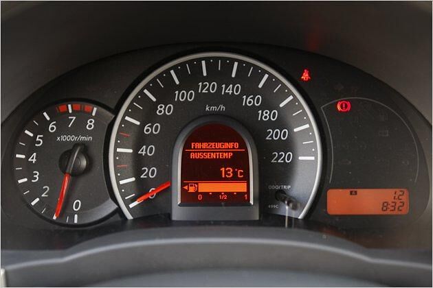 In der Topausstattung gibt es ein großes Display zur Anzeige diverser Fahrzeuginfos