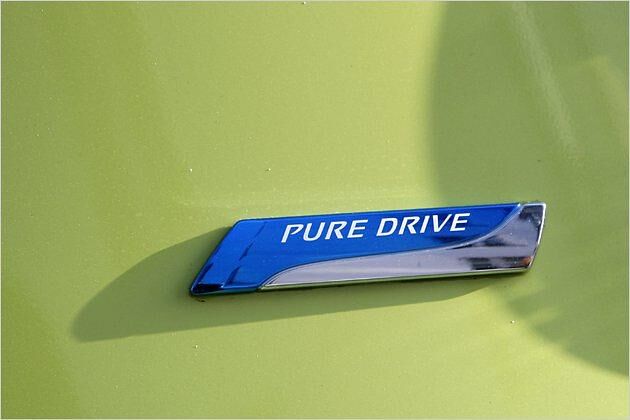 Das Pure-Drive-Logo am Heck verrät, dass der Micra weniger als 130 Gramm CO2 ausstößt