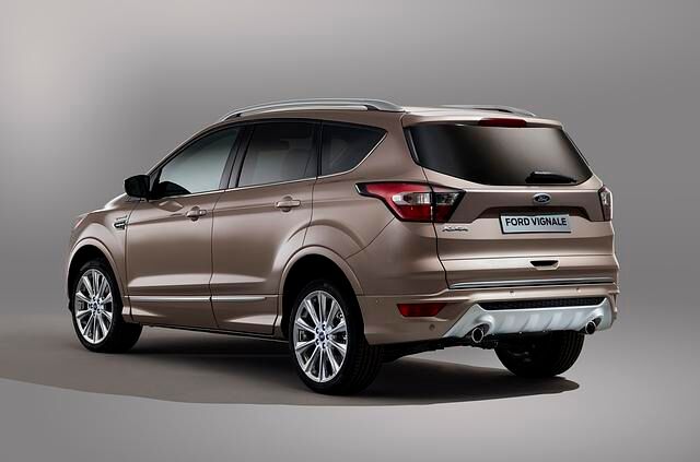 Unter anderem mit Extra-Chrom an der Außenhaut hebt sich der Vignale von seinen Kuga-Brüdern ab