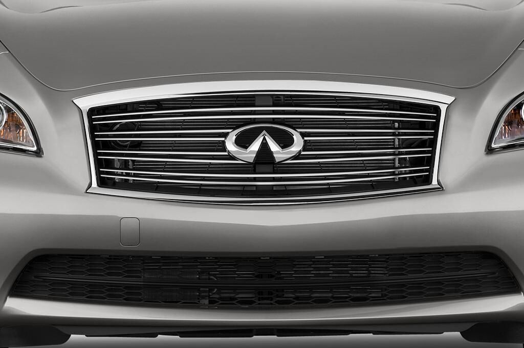 Infiniti M (Baujahr 2011) S 4 Türen Kühlergrill und Scheinwerfer