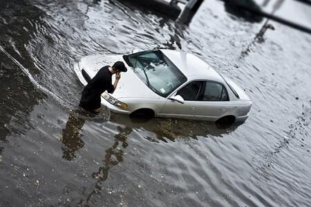 Ratgeber: Auto unter Wasser - Rettung ist möglich