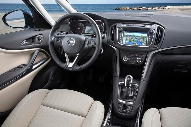 Das Cockpit wurde umfangreich entrümpelt