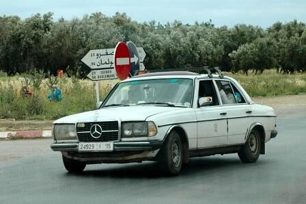 Mercedes W123 Sammeltaxi in Marokko
