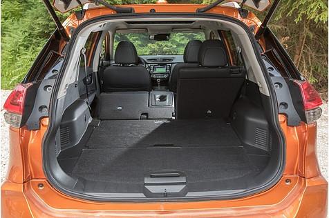 Der Kofferraum hat ein Volumen von 565 Liter (plus 15 Liter im Vergleich zum Prä-Facelift-Modell) bis zu 1.996 Liter