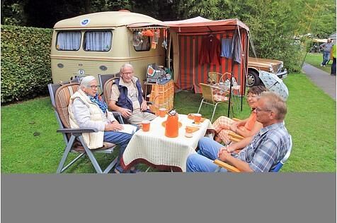Die bekanntesten Camper der Welt sind auch wieder da: Annemarie und Karl-Heinz Paumen (links/beide 85 Jahre alt).