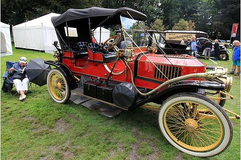 Der Stanley Typ K von 1908 ist ein Dampfauto mit zwei doppelwirkenden Zylindern.