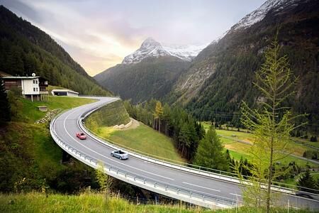 Auf der Felbertauernstraße über die Alpen - Sparroute mit Ausblick