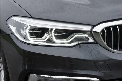 LED-Scheinwerfer sind serienmäßig, Kurvenlicht kostet Aufpreis