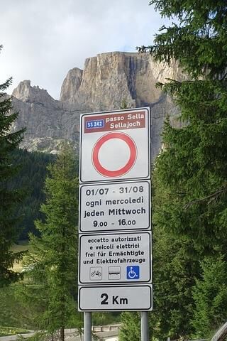 Mittwochs gelten in den Sommermonaten Juli und August am Sellajoch besondere Regeln