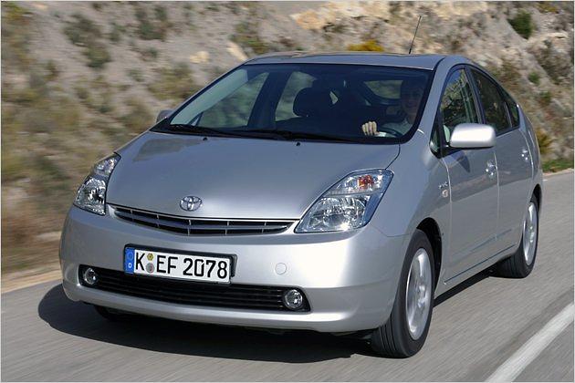 Platz eins bei den 2-3 Jahre alten Autos: Toyota Prius (Mängelquote 2,2 Prozent)