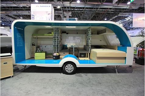 Der Caravan Salon in Düsseldorf ist für spektakuläre Installationen bekannt. Hier ein Einblick in Adria Aviva 522PT.