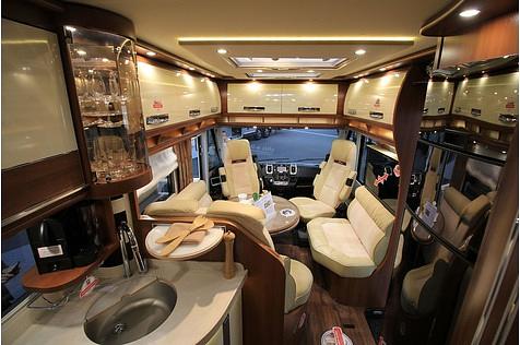 Dieses Interieur gehört zu einem 121.200 Euro teuren Carthago chic e-line I 51 QB S linerclass.