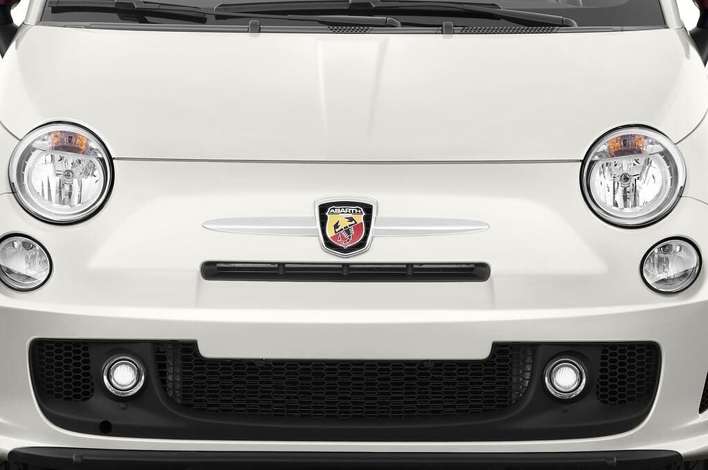 FIAT 500 (Baujahr 2010) Abarth 3 Türen Kühlergrill und Scheinwerfer