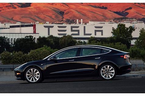 Tesla Model 3 - an echte Kunden ab Ende des Jahres ausgeliefert