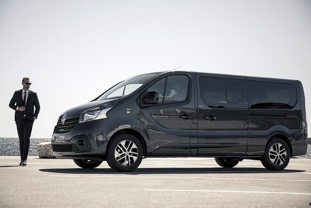Renault Trafic Spaceclass - Rollender Konferenzsaal mit Bett