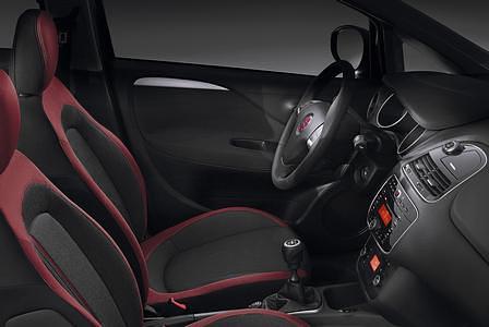 Vier Airbags schützen die Insassen, Knie- und Seitenairbags gehören zur Sonderausstattung