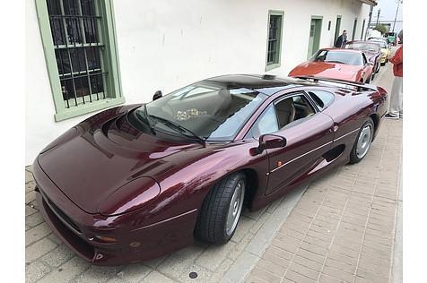 Jaguar XJ 220 für 380.000 Dollar