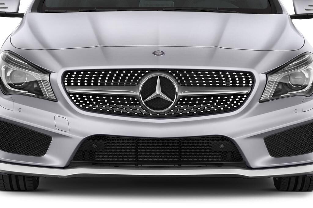 Mercedes CLA (Baujahr 2015) Amg Line 5 Türen Kühlergrill und Scheinwerfer