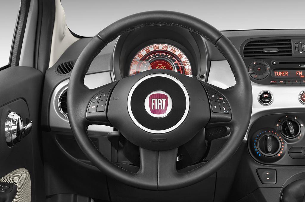 FIAT 500 (Baujahr 2010) Lounge 3 Türen Lenkrad