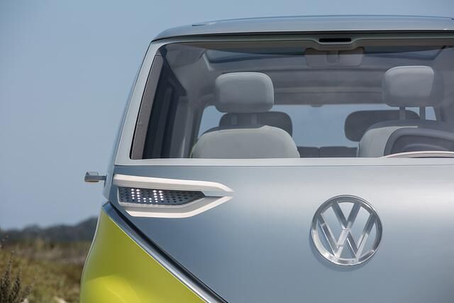 Zumindest in der Theorie braucht der Bulli von Übermorgen keinen Fahrer mehr, sondern hat alles an Bord, was es zum autonomen Fahren braucht