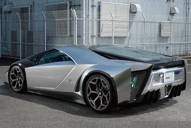 Der V12 leistet 700 PS