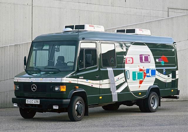 Der Mercedes-Transporter war im Rahmen des Prometheus-Projekts unterwegs