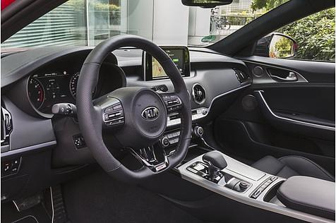 Das Cockpit des Kia Stinger GT4 AWD