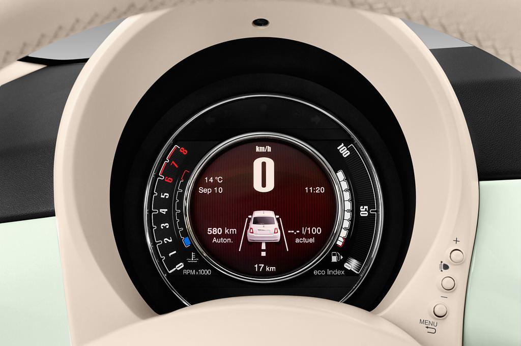 FIAT 500 (Baujahr 2016) Lounge 3 Türen Tacho und Fahrerinstrumente