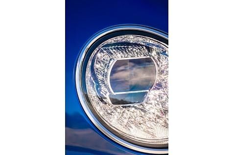 Die Scheinwerfer glitzern wie Diamanten
