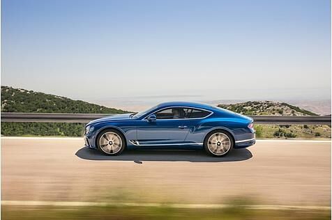 Der Bentley Continental hat eine Höchstgeschwindigkeit von 333 km/h