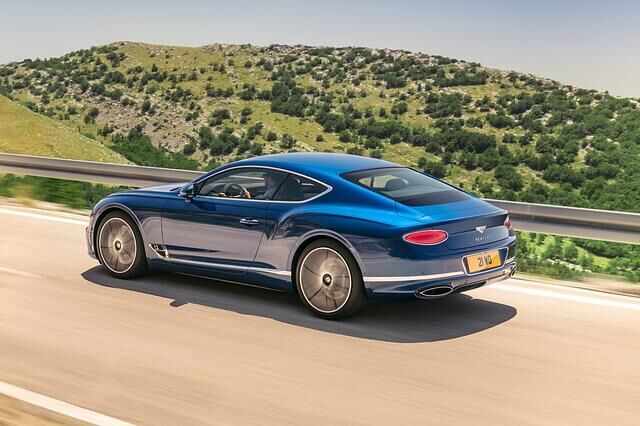 Der neue Continental GT bedient sich der Bodengruppe des Porsche Panamera