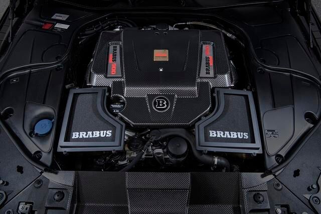 Der 6,3-Liter-V12 leistet 900 PS