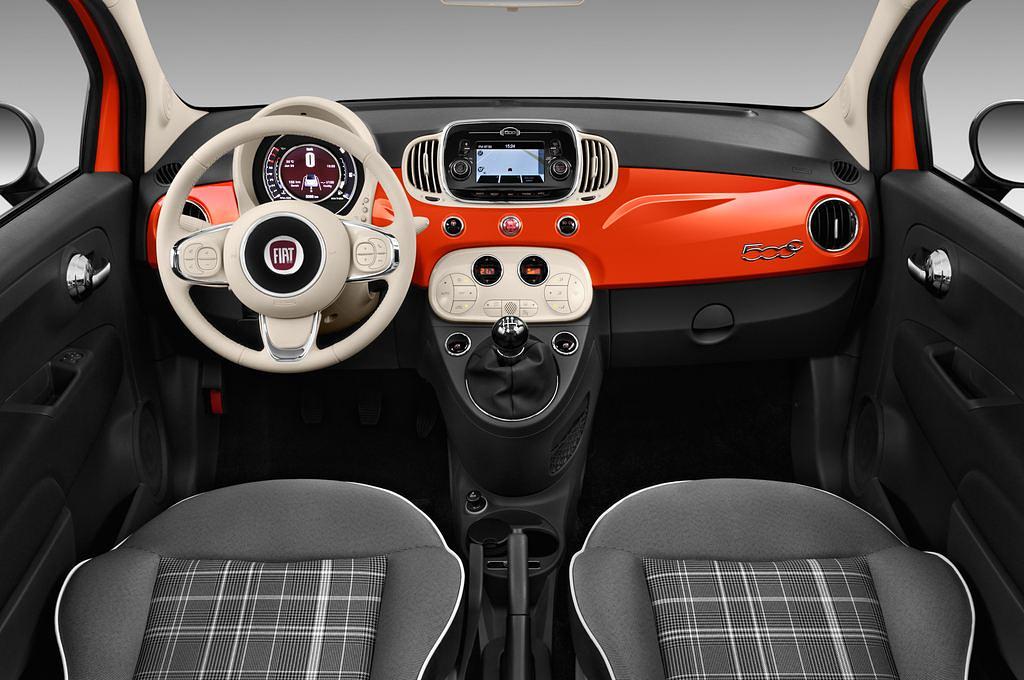 FIAT 500 Cabrio (Baujahr 2016) Lounge 2 Türen Cockpit und Innenraum