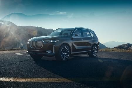 BMW X7 iPerformance  - Auffällig groß